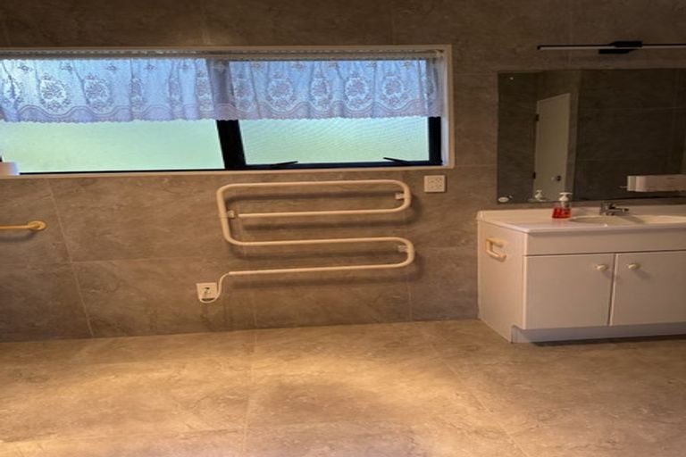 Photo of property in 1/15 Mandica Place, Sunnynook, Auckland, 0632