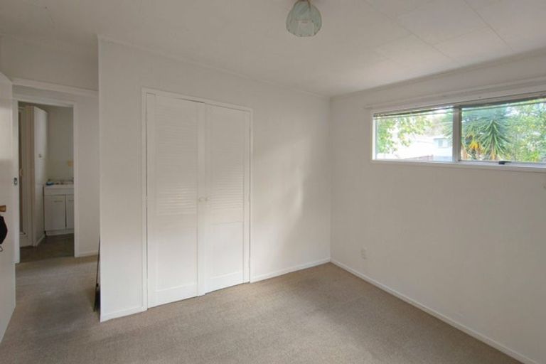 Photo of property in 10 Mile Place, Henderson, Auckland, 0612