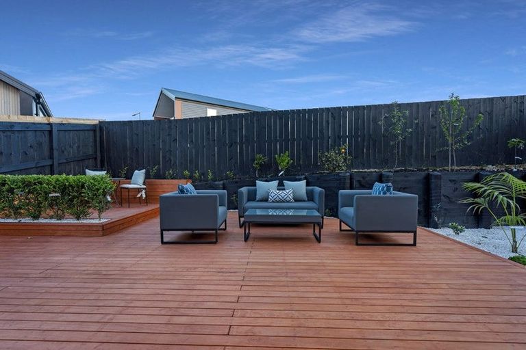 Photo of property in 10 Kotuitui Drive, Wainui, 0992