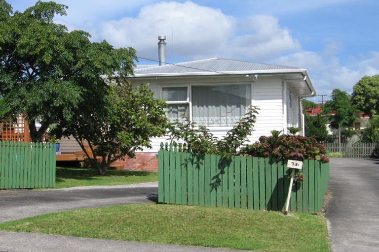 Photo of property in 1/73 Royal View Road, Te Atatu South, Auckland, 0610