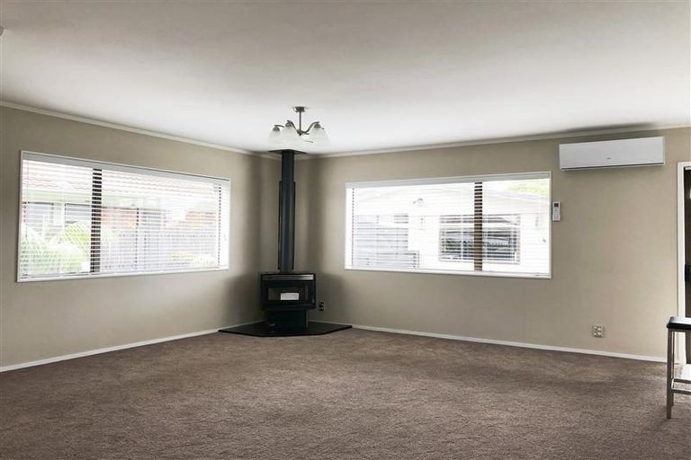 Photo of property in 22 Sturges Road, Henderson, Auckland, 0612