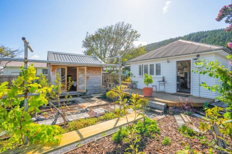 Photo of property in 5 Tararua Street, Paraparaumu, 5032