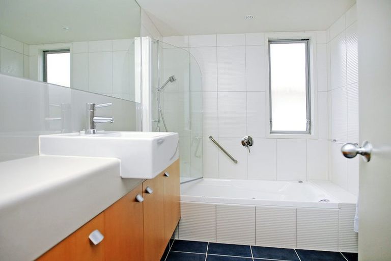 Photo of property in 36 Mantell Street, Seatoun, Wellington, 6022