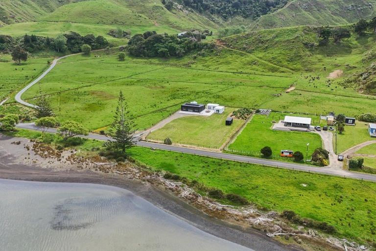 Photo of property in 35 Te Mahoe Road, Mokau, 4376