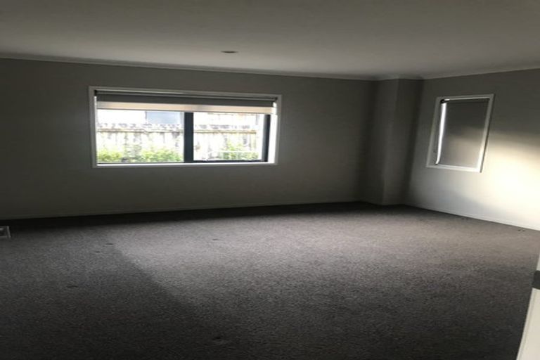 Photo of property in 30 Breaker Grove, Waiuku, 2123