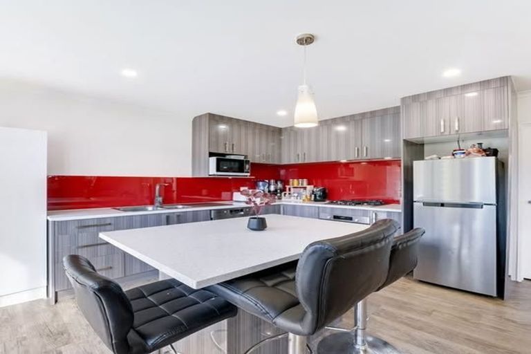 Photo of property in 4a Kelman Road, Kelston, Auckland, 0602