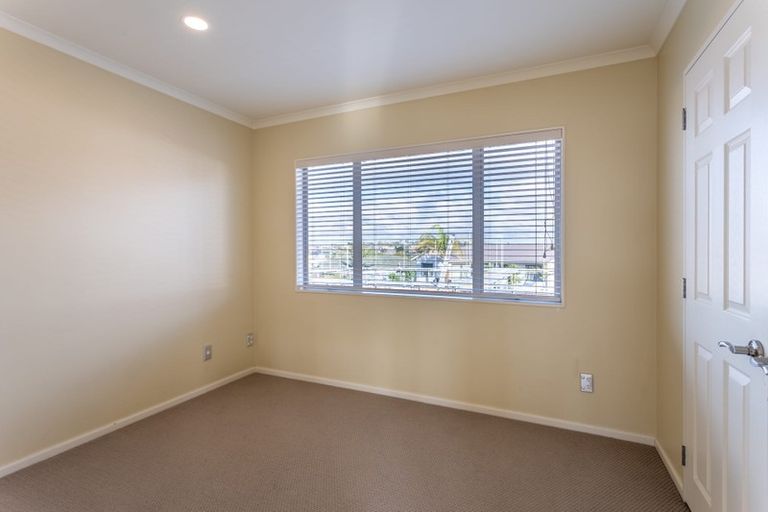 Photo of property in 3a Sorrel Crescent, Bucklands Beach, Auckland, 2012