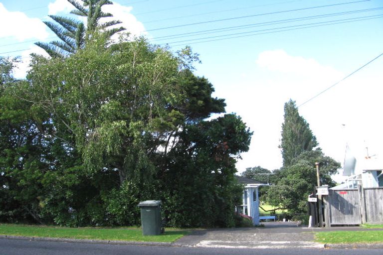 Photo of property in 79 Exmouth Road, Northcote, Auckland, 0627