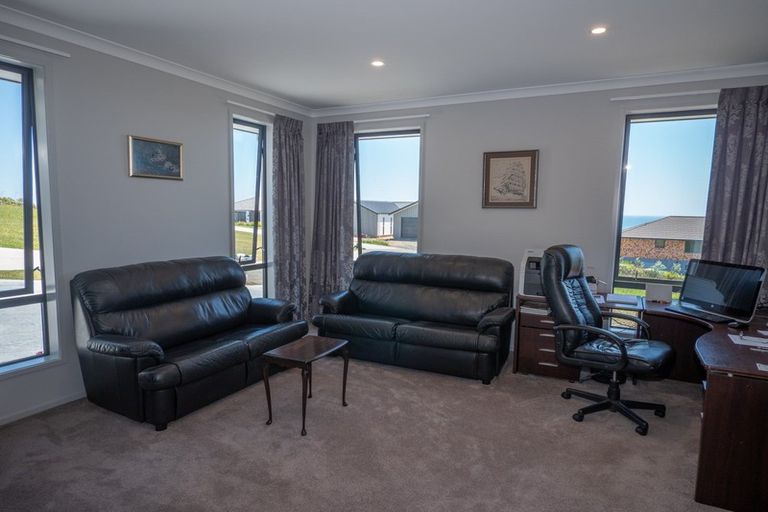 Photo of property in 31 Eagles Way, Cable Bay, 0420