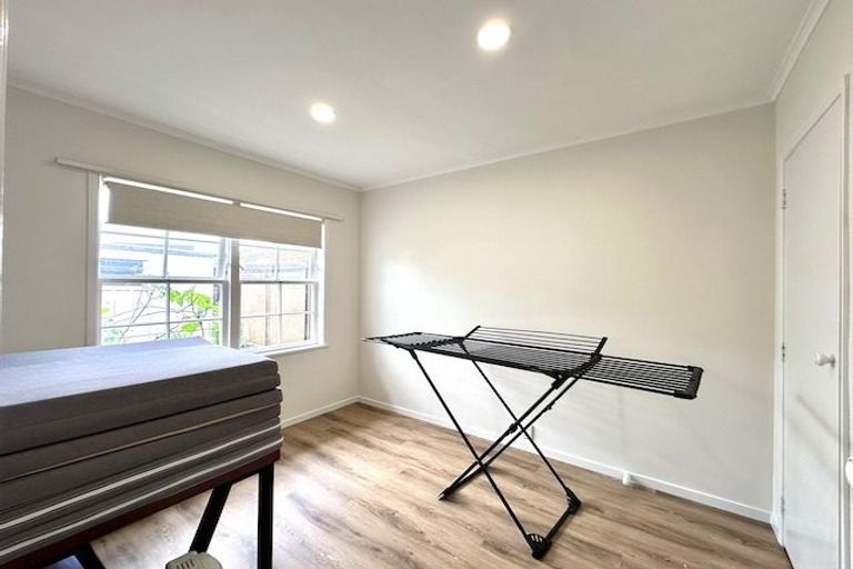 Photo of property in 1/51 Stanniland Street, Sunnyhills, Auckland, 2010