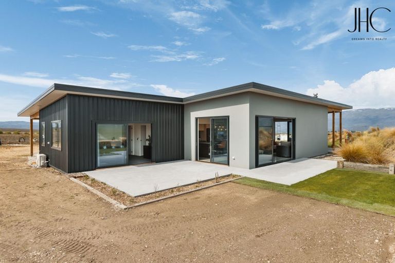 Photo of property in 6 Cassidy Way, Springvale, Alexandra, 9391