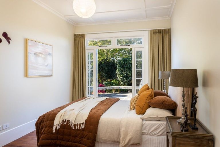 Photo of property in 22 Ridge Lane, New Plymouth, 4310