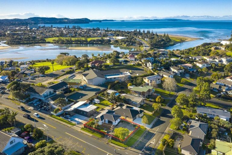 Photo of property in 6 Red Beach Road, Red Beach, 0932