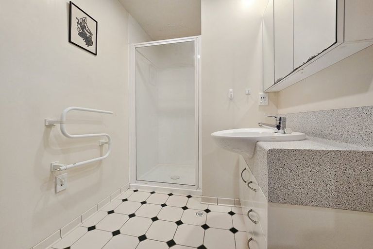 Photo of property in Terrace Heights Apartments, 4d/163 The Terrace, Wellington Central, Wellington, 6011