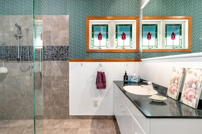 Photo of property in 90 Edgecumbe Road, Tauranga, 3110