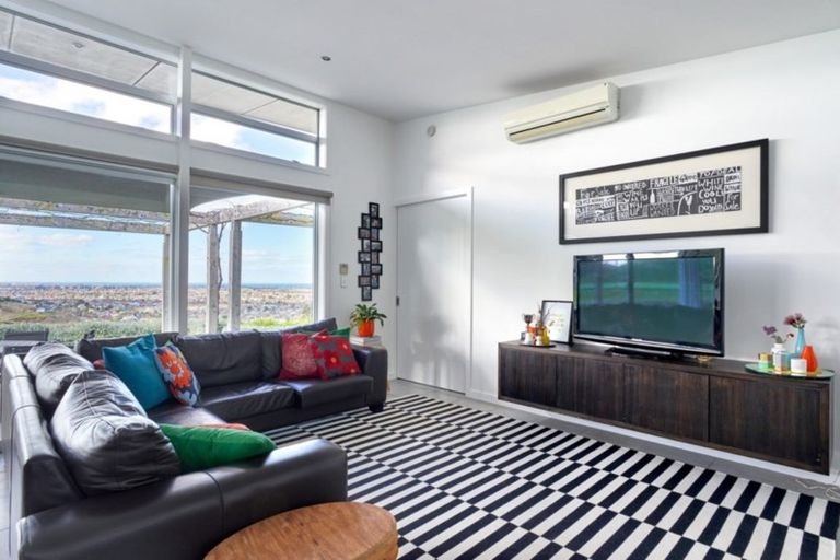 Photo of property in 6 Te Roera Drive, Taradale, Napier, 4112