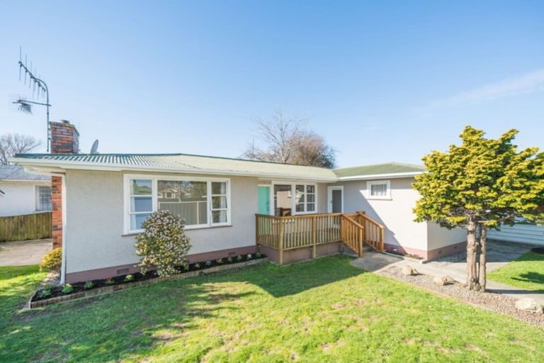 Photo of property in 2 Highbury Avenue, Highbury, Palmerston North, 4412
