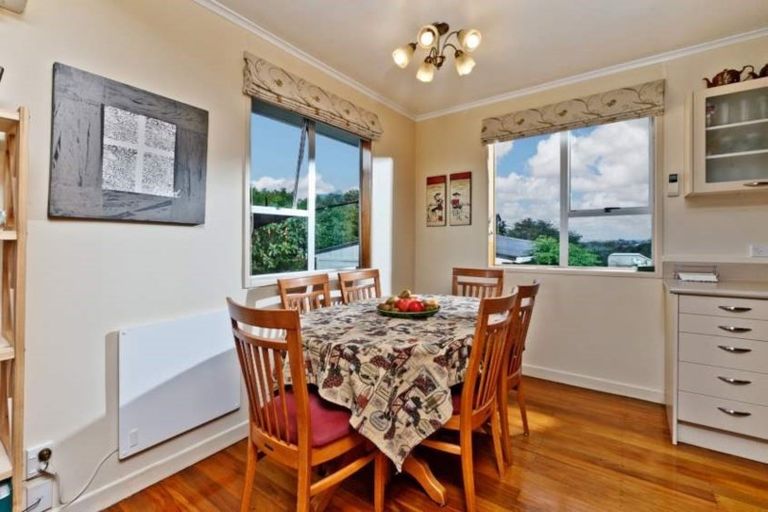 Photo of property in 65 Pupuke Road, Birkenhead, Auckland, 0627