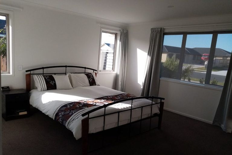 Photo of property in 11 Kaurinui Crescent, One Tree Point, 0118