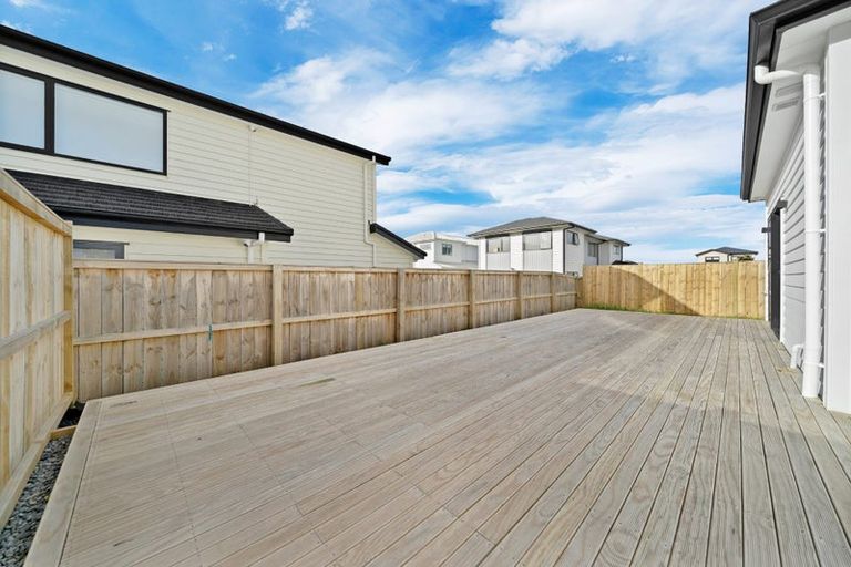 Photo of property in 16 Gertrude Cole Road, Clarks Beach, 2122