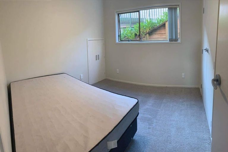 Photo of property in 33 Surf Road, Stanmore Bay, Whangaparaoa, 0932