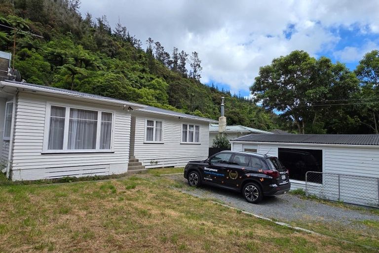 Photo of property in 52 Sunny Grove, Wainuiomata, Lower Hutt, 5014
