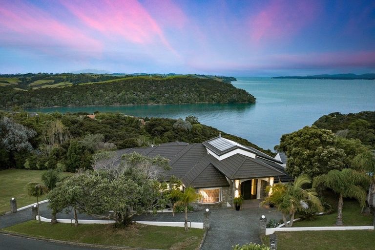 Photo of property in 8 Kotare Place, Sandspit, Warkworth, 0982