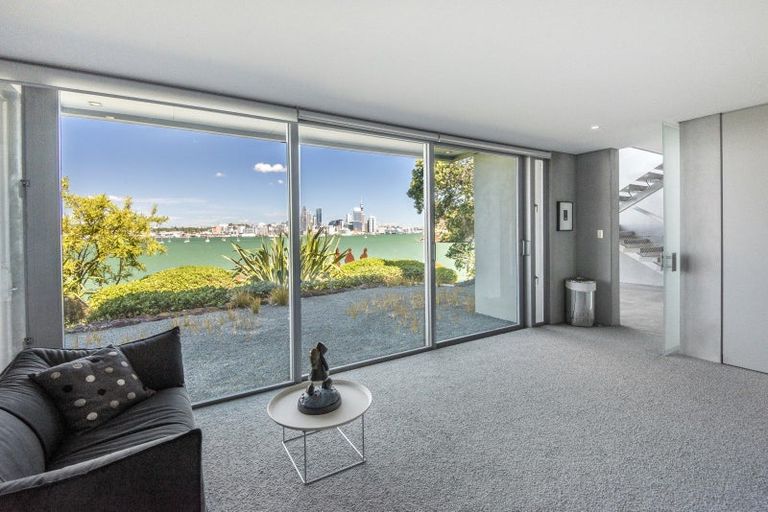 Photo of property in 9 Stanley Point Road, Stanley Point, Auckland, 0624