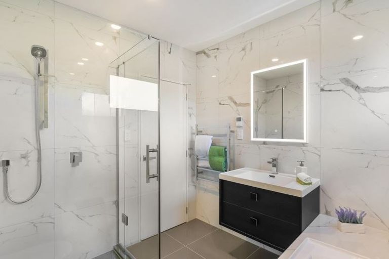 Photo of property in 42 Waihou Crescent, Albany Heights, Auckland, 0632