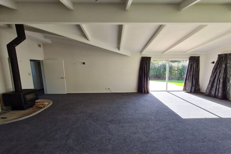 Photo of property in 64 Te Henga Road, Waitakere, Henderson, 0781