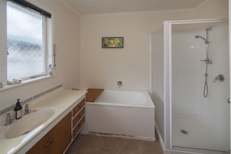 Photo of property in 643a Swanson Road, Swanson, Auckland, 0612