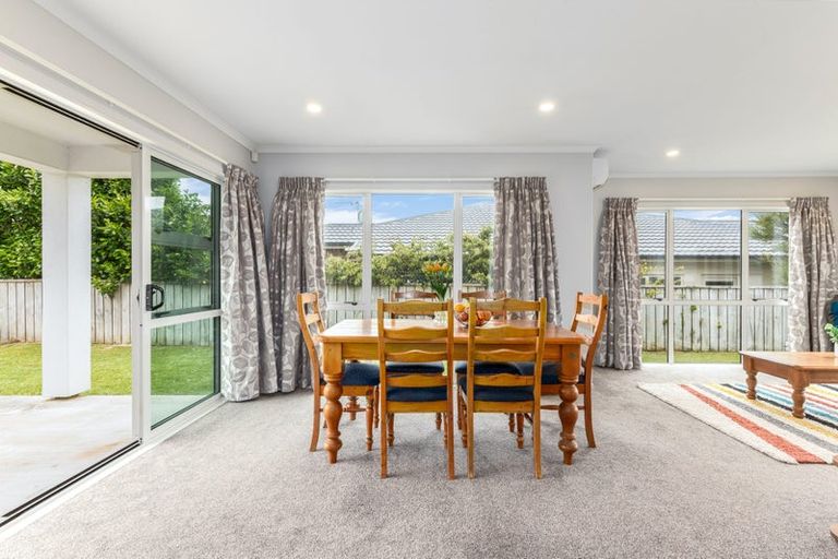 Photo of property in 31 Aspiring Terrace, Aotea, Porirua, 5024