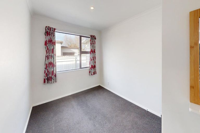 Photo of property in 50 Exeter Crescent, Takaro, Palmerston North, 4412