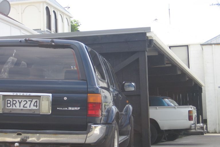 Photo of property in 128 Akaroa Drive, Maupuia, Wellington, 6022