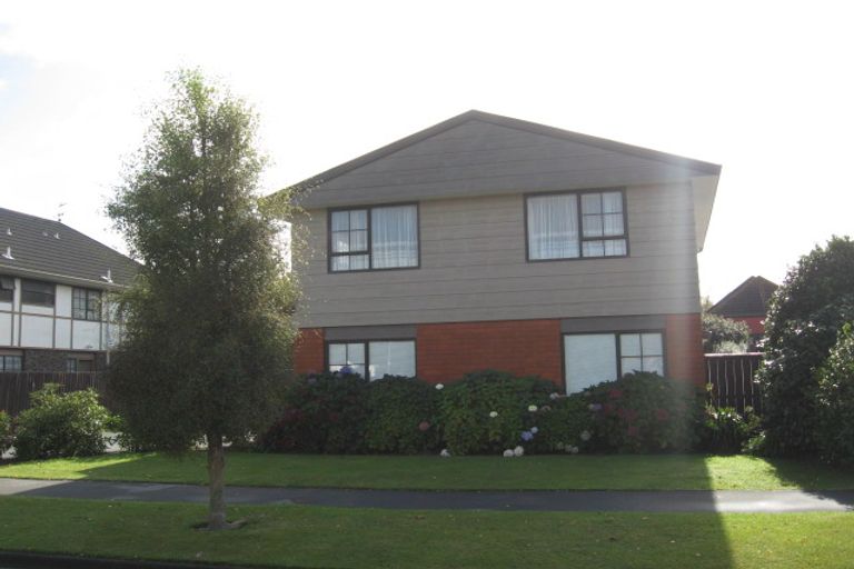 Photo of property in 8 Tyndale Place, Ilam, Christchurch, 8041