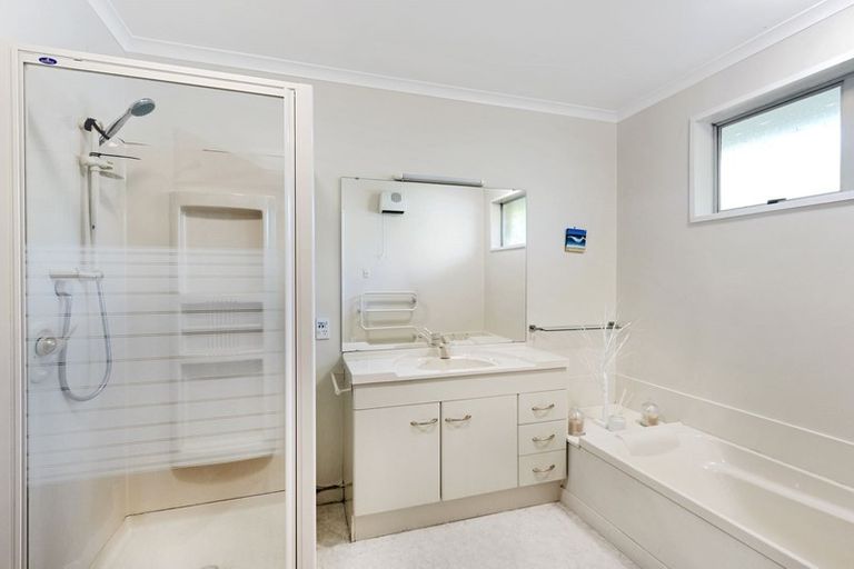 Photo of property in 6 Radbrook Street, Avonhead, Christchurch, 8042