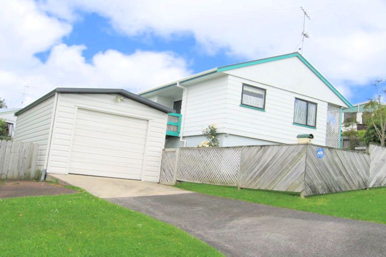 Photo of property in 9 Maywood Crescent, Glen Eden, Auckland, 0602