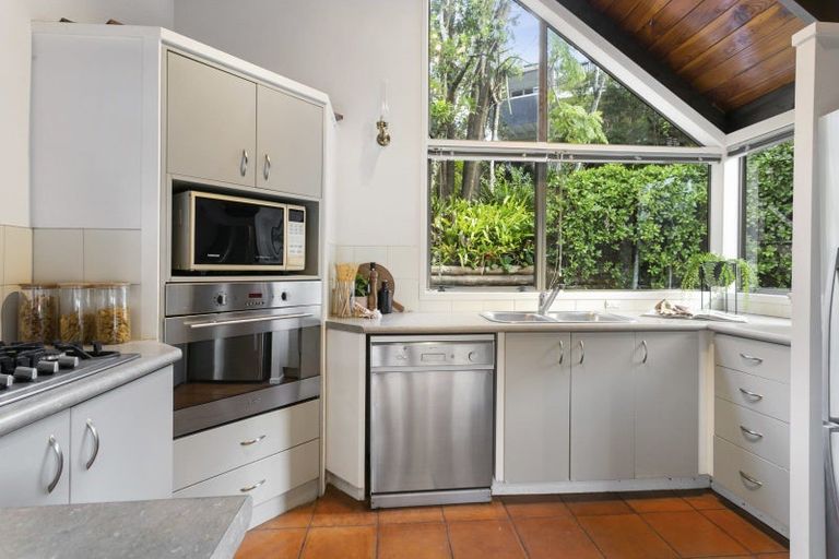 Photo of property in 1/16 Learmonth Avenue, Birkenhead, Auckland, 0626