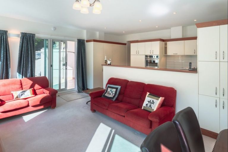 Photo of property in 113a Glenmore Street, Kelburn, Wellington, 6012