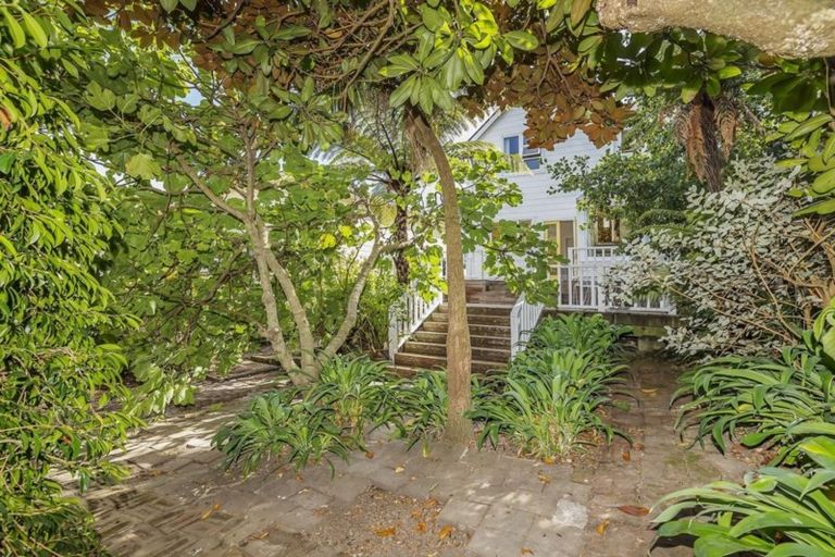 Photo of property in 104 Elizabeth Street, Mount Victoria, Wellington, 6011