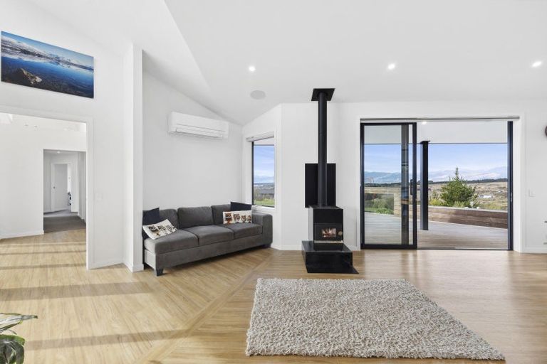 Photo of property in 2 Mahoe Close, Upper Moutere, 7173