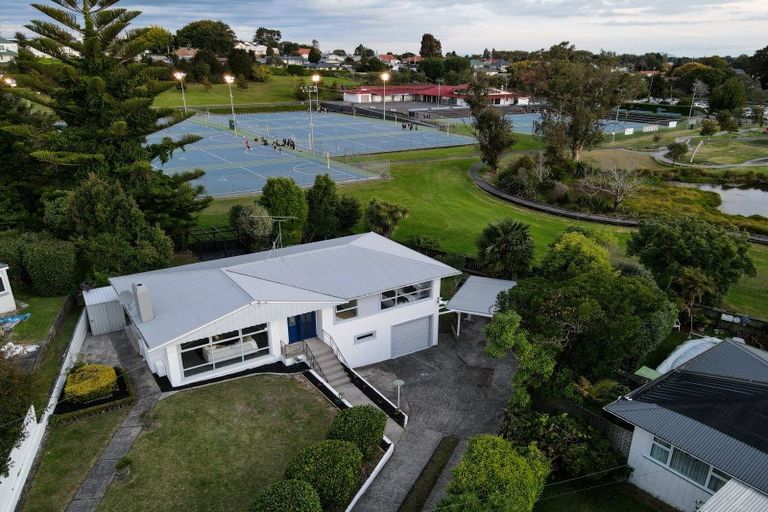 Photo of property in 1 Kingsway Crescent, Forest Lake, Hamilton, 3200