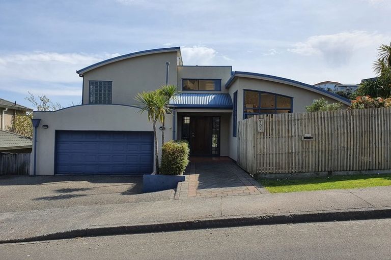 Photo of property in 107 Viewmont Drive, Harbour View, Lower Hutt, 5010