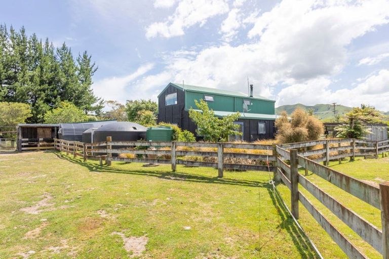 Photo of property in 72 Township Road, Kumeroa, Woodville, 4997