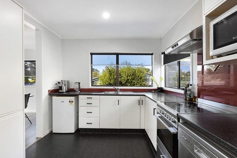 Photo of property in 20 Sandiacre Way, Browns Bay, Auckland, 0630