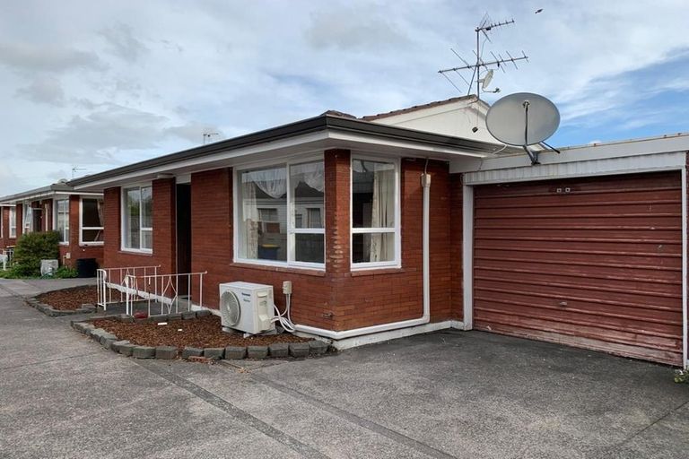 Photo of property in 2/126 Astley Avenue, New Lynn, Auckland, 0600