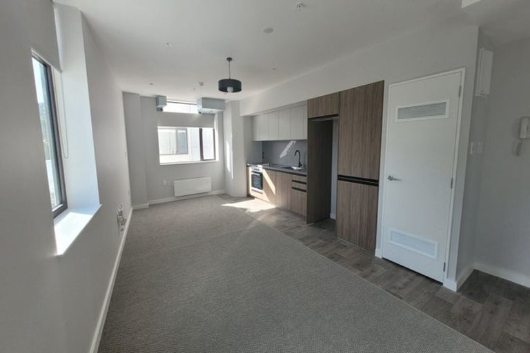 Photo of property in Unit 201,l2, 201/14 Laings Road, Hutt Central, Lower Hutt, 5010