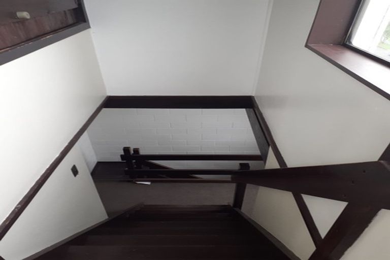 Photo of property in 140 Akaroa Drive, Maupuia, Wellington, 6022