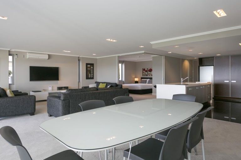 Photo of property in 1/225 Lake Terrace, Waipahihi, Taupo, 3330