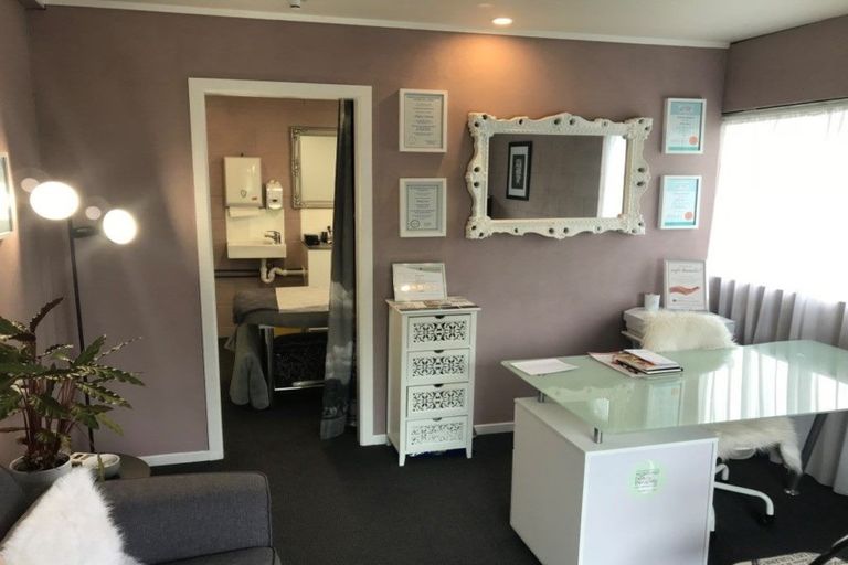 Photo of property in 52 Oranga Street, Westown, New Plymouth, 4310